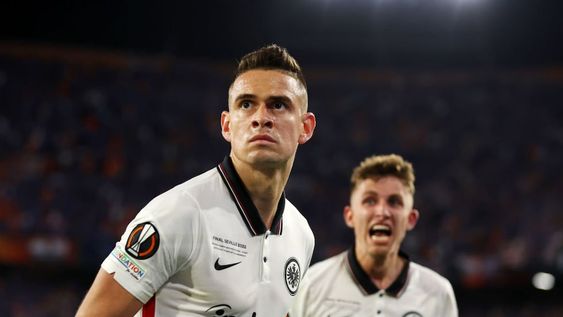 Rafael Borré anotó el gol del empate para el Frankfurt ante el Rangers en la final de la Europa League e hizo el penal decisivo en la definición desde el punto del penal. / Gentileza.