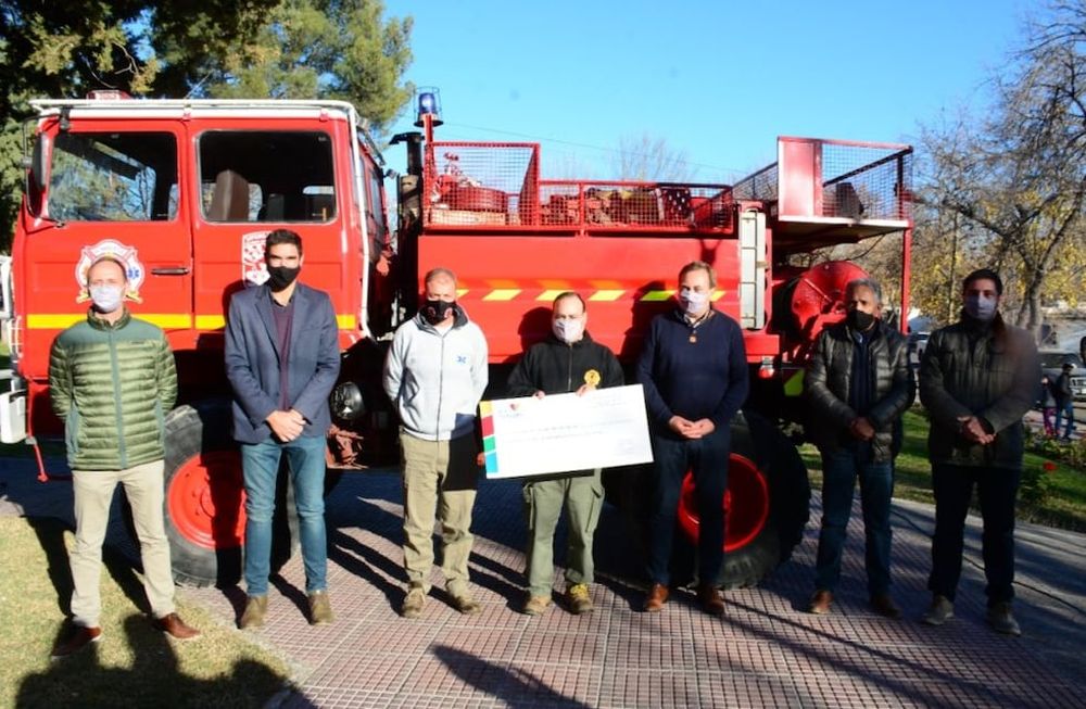 El Intendente Aveiro entregó un importante subsidio para Bomberos Voluntarios del departamento