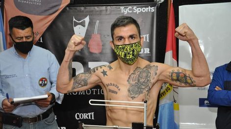 El malargüino dio el peso ayer y espera confiado la pelea de esta noche.