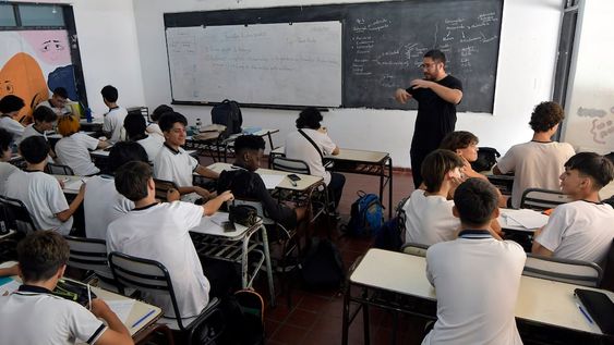Inicio de clases 2024Por RESOLUCIÓN 7807/23 de la Dirección General de Escuelas, inicio del ciclo escolar nivel secundario en Mendoza para el 2024.Escuela José Vicente ZapataFoto: Orlando Pelichotti