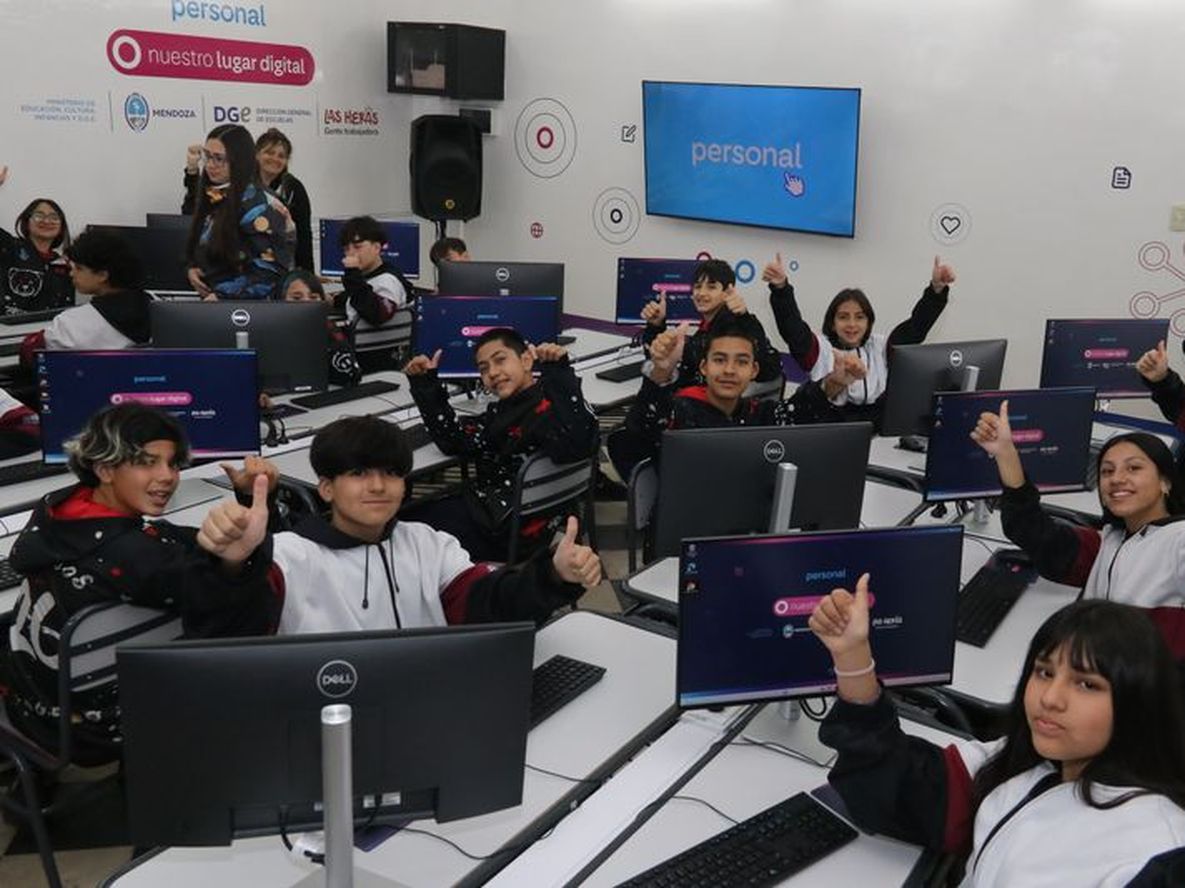 Personal inauguró en Mendoza su primer aula de formación digital e inteligencia artificial y creo un espacio conectado en la escuela Gregorio Las Heras, del municipio de Las Heras.