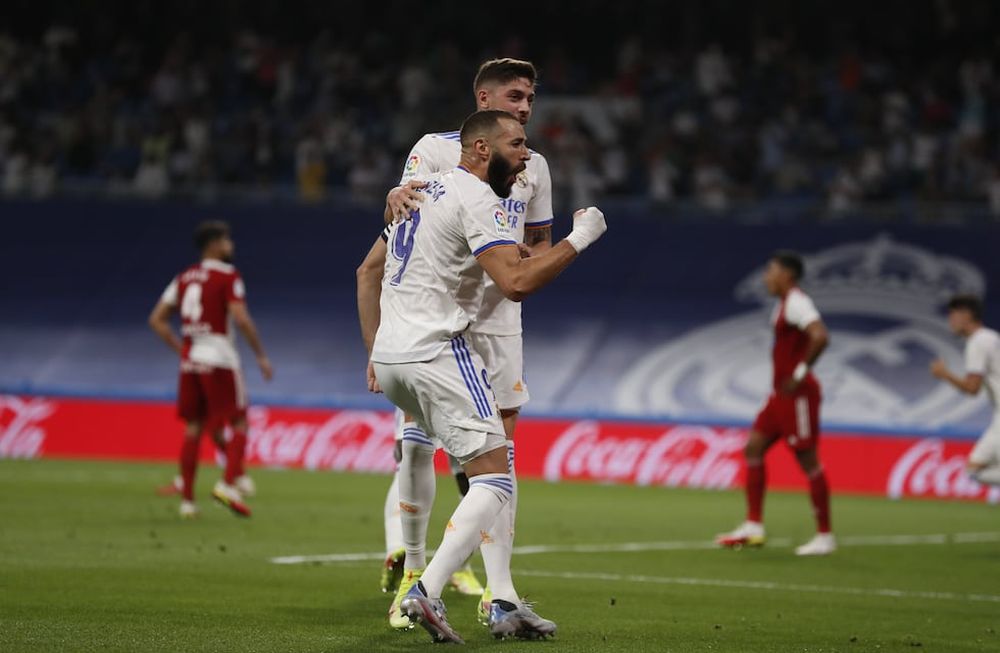 Tres goles del capitán y goleador Karim Benzema marcaron el camino del triunfo del Real Madrid en su regreso al Bernabeu. (@realmadrid)