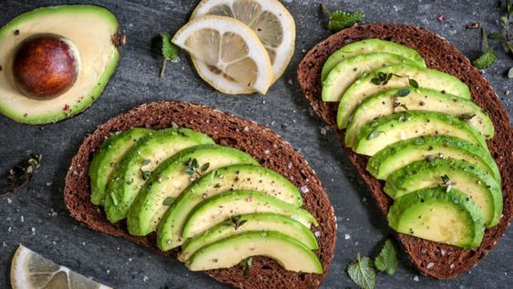La palta prolonga la saciedad y cuida el corazón.