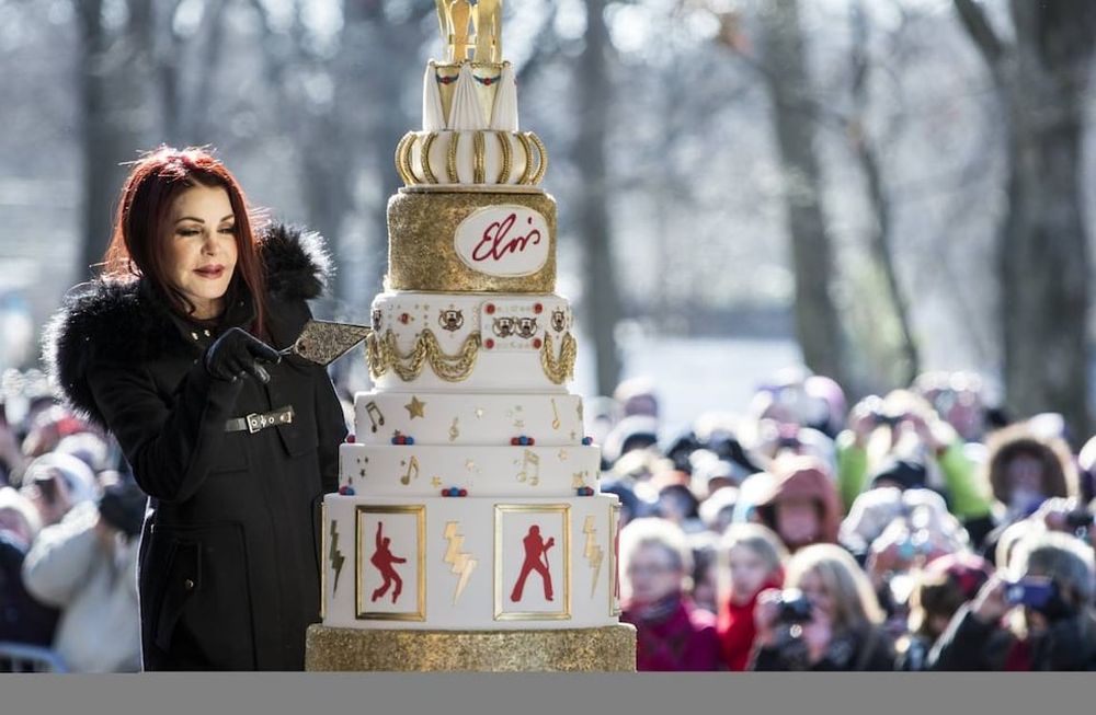 Fans de Elvis Presley festejaron su 80 cumpleaños en pleno frío