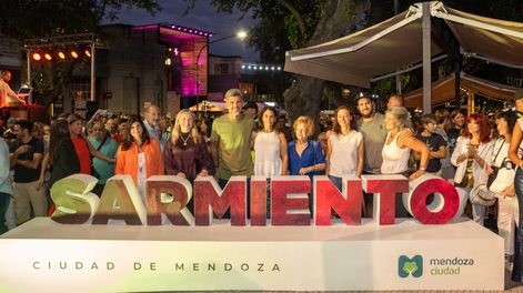 Ulpiano Suarez encabezó la inauguración de la renovada Av. Sarmiento con la presencia de más de 15 mil mendocinos