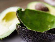 pocos lo saben: para que sirven las cascaras de palta y como reutilizarlas en casa