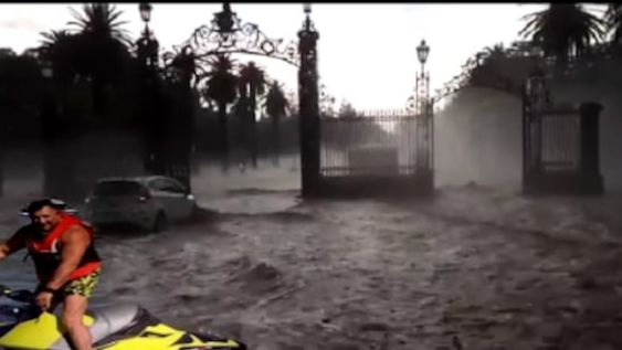 Llegaron los memes de la tormenta de ayer: la fiesta de “las lanchas” es viral otra vez