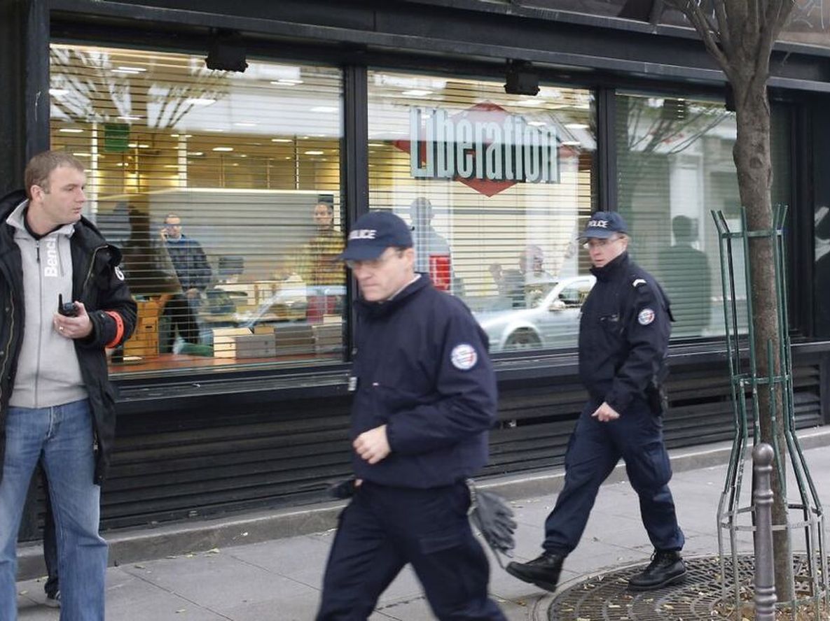 Un hombre entró a los tiros al diario Liberation de París e hirió a un fotógrafo