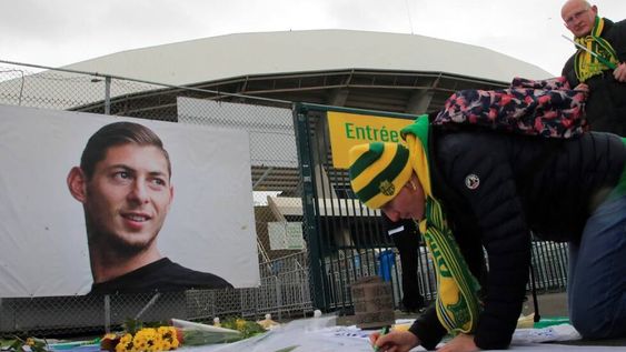 Emiliano Sala tenía 28 años y falleció en enero de 2019, luego de que el avión en que viajaba a Gales se estrellara en el Canal de la Mancha. Foto: AP