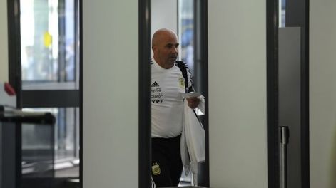 Cada uno por su lado: Sampaoli y Tapia dejaron Rusia