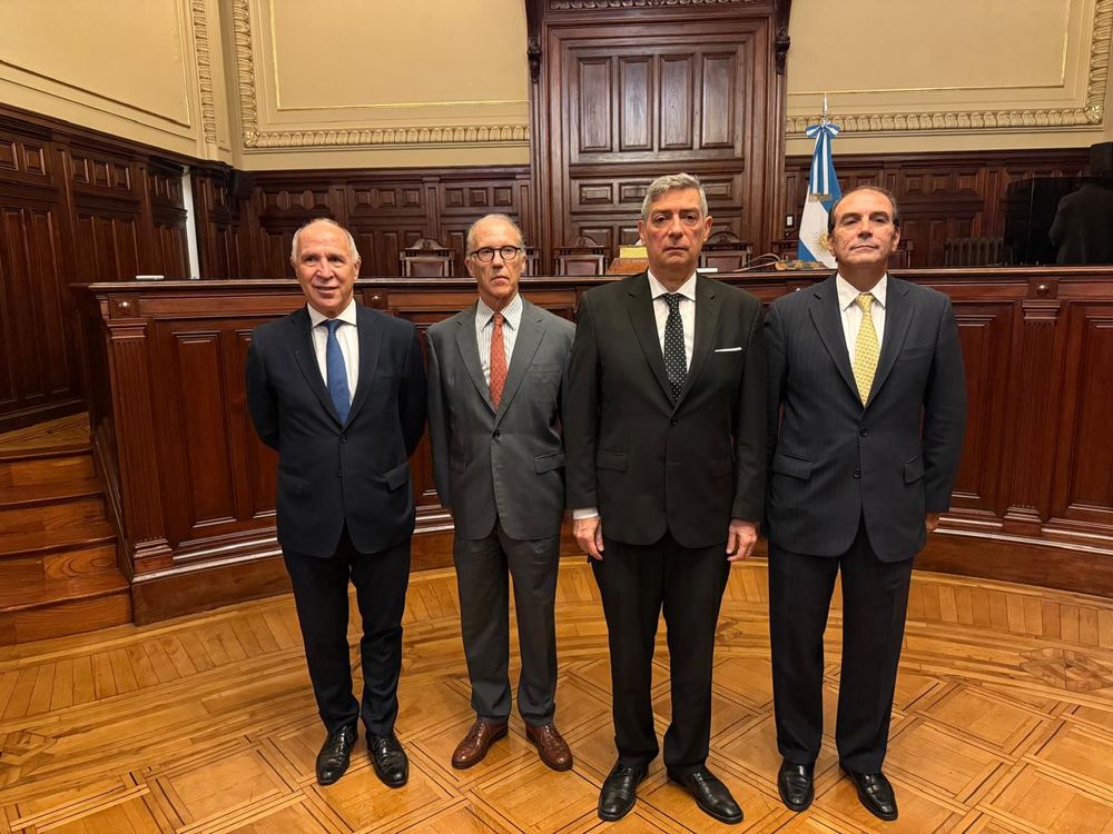 Ricardo Lorenzetti, Carlos Rosenkrantz, Horacio Rosatti le tomaron juramento a Manuel García-Mansilla pero dejaron para otra reunión el tratamiento de la licencia de Ariel Lijo.