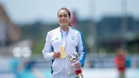 Belén Casetta se subió a lo más alto del podio en los 3000m con obstáculos y minutos después anunció que está embarazada. Emocionante.