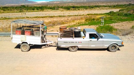 Los Andes | La camioneta Ford de Edmundo Ramos con un equipo para que convierte los residuos orgánicos en combustible para impulsar el vehículo.
