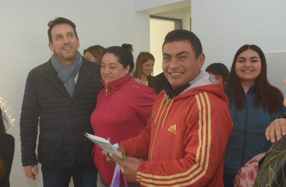 Trece familias recibieron su casa propia en el barrio Martín Fierro