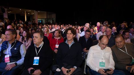 Los Andes | Rodolfo Suarez, Mario Negri, Martín Lousteau en la Convención de la UCR - Foto Clarín