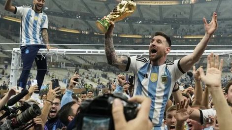 Messi levanta la Copa del Mundo