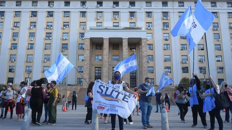 SUTE sigue pidiendo aumentos salariales.