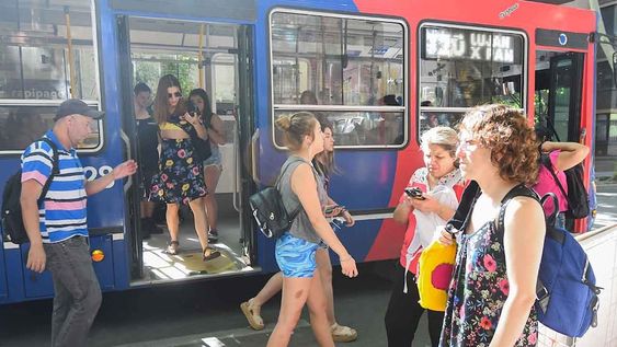 En Mendoza se usa menos el automovil y el transporte público ha marcado un record en la venta de pasajes, esto se debe el costo del combustible, el gasto que genera mover un auto.Foto: José Gutierrez