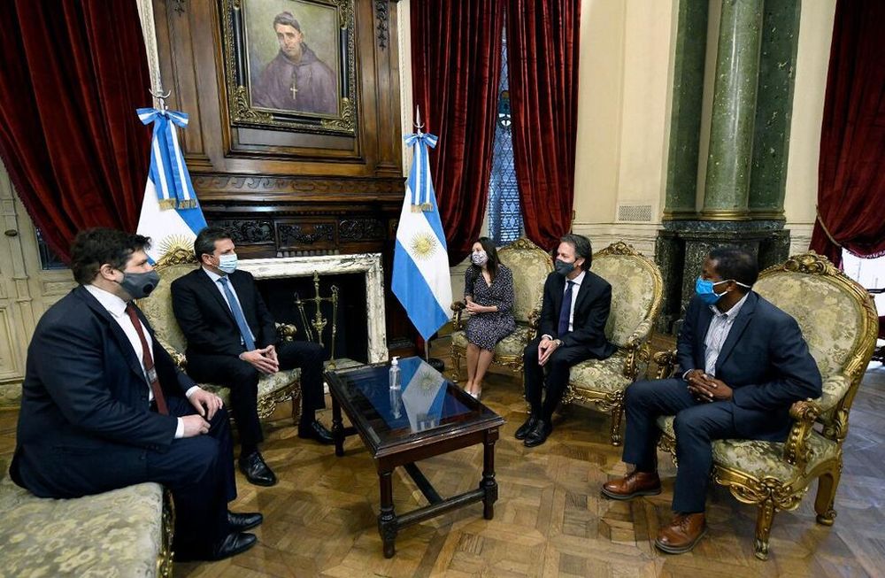 El diputado mantuvo una reunión con la directora adjunta del departamento del Hemisferio Occidental, Julie Kozack; el jefe de la misión para Argentina, Luis Cubeddu; y el representante residente del FMI, Trevor Alleyne.