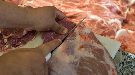 La carne subió un 20% y algunos cortes están costando $ 8.000. Foto: Orlando Pelichotti / Los Andes