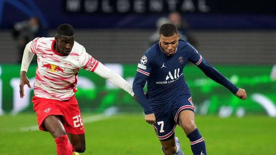 Los parisinos empataron con el Leipzig y quedaron segundos / AP.