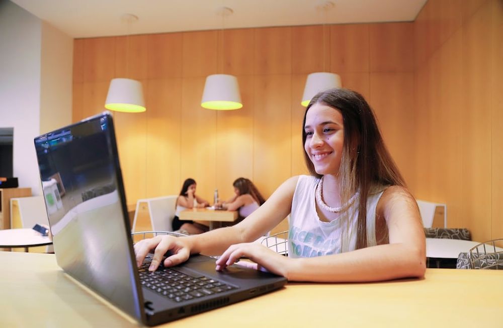 Chicas digitalers: nueva edición del curso gratuito de formación tecnológica para adolescentes de entre 13 y 17 años. Foto: Telecom
