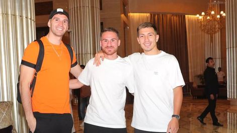 El Dibu Martínez, Alexis Mac Allister y Lisandro Martínez fueron los últimos en llegar. (Foto: AFA)