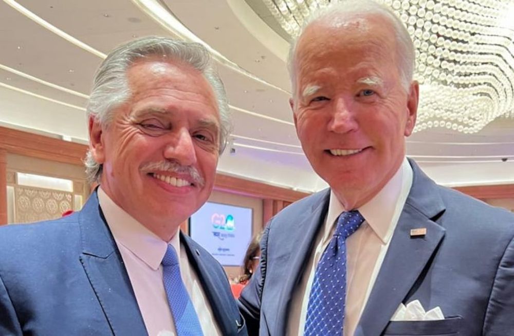 Alberto Fernández, presidente de la Nación, y Joe Biden, presidente de Estados Unidos, dialogaron distendidamente en Nueva Dehli, donde tuvo lugar el G20. Foto: Presidencia