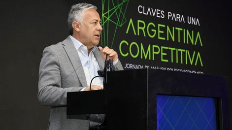 El gobernador Alfredo Cornejo durante la apertura del Foro Claves para una Argentina Competitiva.
