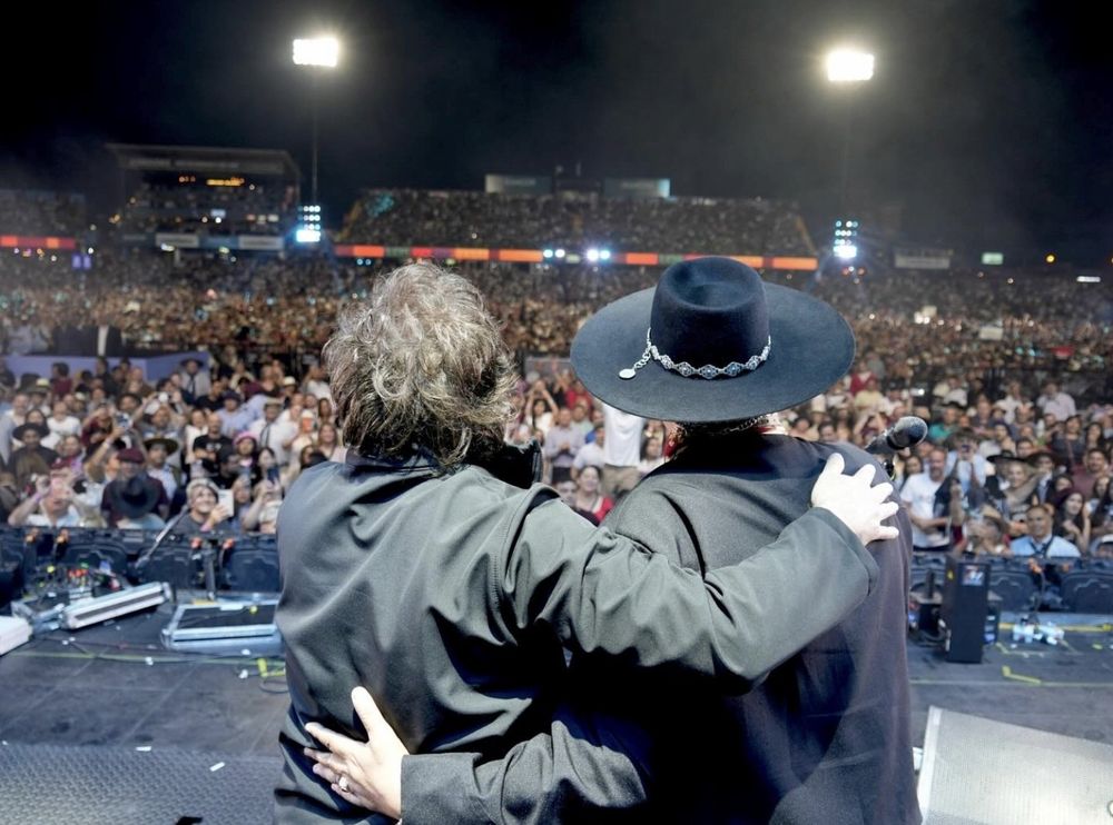 Jesús María: Javier Milei cantó 