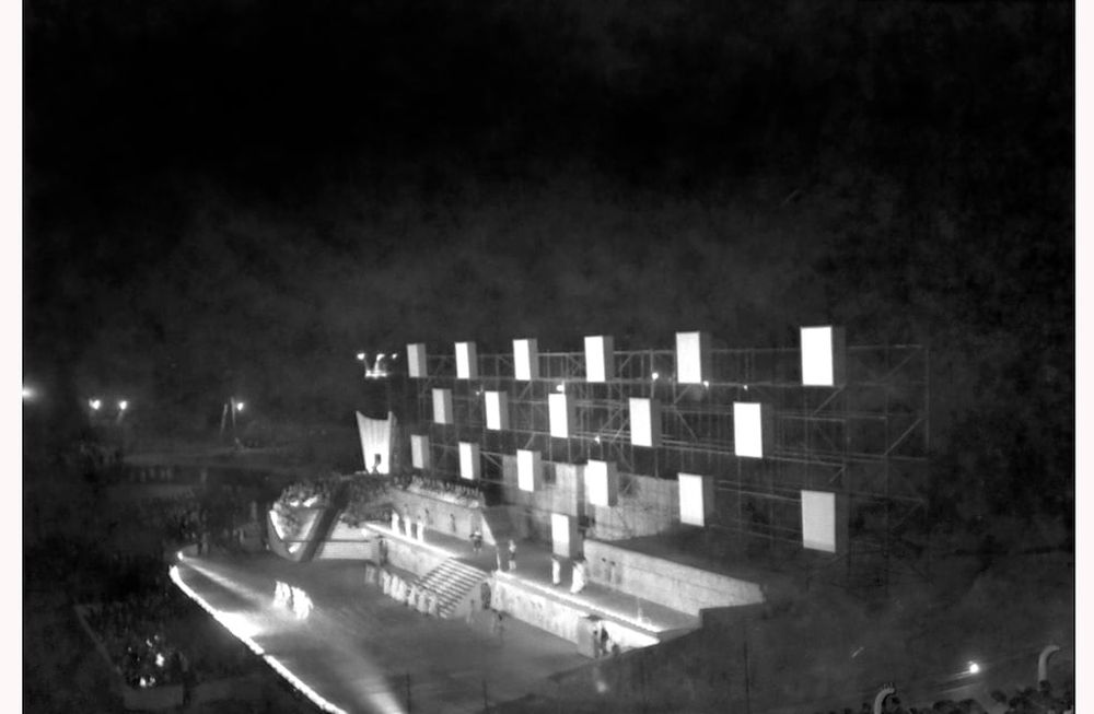 El 9 de marzo del 1963 se realizó por primera vez el acto central de la Fiesta Nacional de la Vendimia en el Teatro griego Frank Romero Day. Se llamó Vendimia inolvidable. Como dato curioso fue que se notó muchas sillas vacías entre el público.Elba Espósito salió electa como la reina y representó a San Martín.Fotografía inédita del Archivo General de la Provincia de MendozaFoto: Orlando Pelichotti / Los Andes