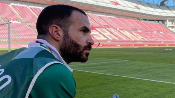 El exjugador del Barcelona y actual analista en TUDN, escribió un mensaje lleno de ironía luego de ver un fragmento de video del partido entre el Xeneize y el Pincha. / Gentileza.