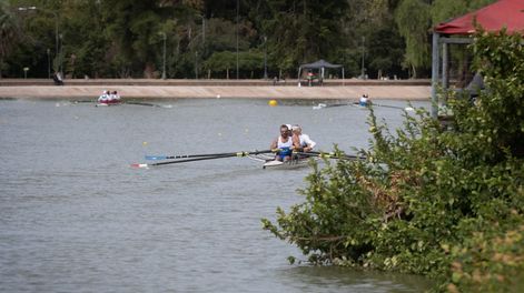 Los Andes | En el lago del parque general San Martín. Foto: Ignacio Blanco / Los Andes