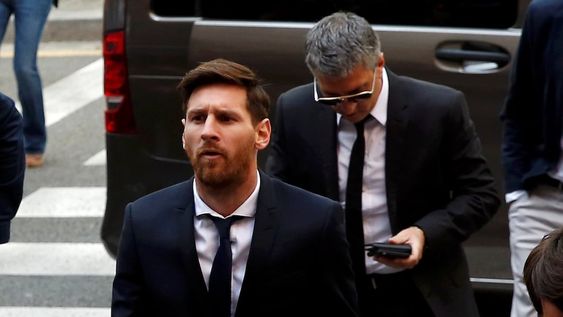 Jorge Messi llegó a España para negociar la salida de su hijo del Barcelona. Jorge Messi llegó a España para negociar la salida de su hijo del Barcelona.