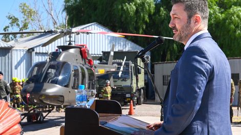 El ministro de Defensa, Luis Petri, entregó dos helicópteros a las Fuerzas Armadas en Mendoza