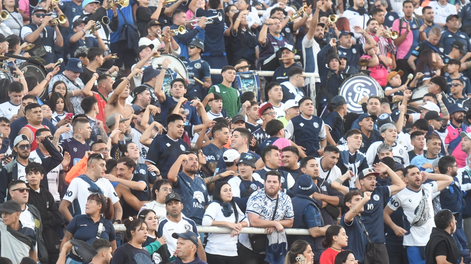 Sobran los motivos. La misa Azul se repitió en el Malvinas como cada presentación de la Lepra en el Gargantini.