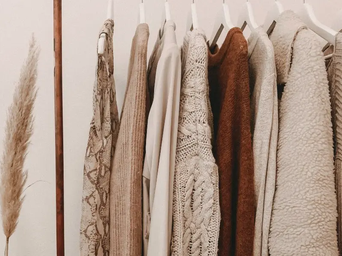 Chau a la ropa color neutro: estos son los 3 estampados en tendencia para el invierno 2025
