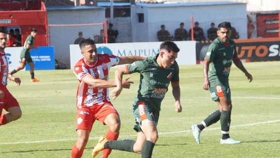 El Cruzado apenas pudo igualar frente a Talleres de Remedios de Escalada. Misael Sosa (foto) estuvo lejos de exponer todo su desequilibrio y el Cruzado, quedó con un pie afuera del Reducido.