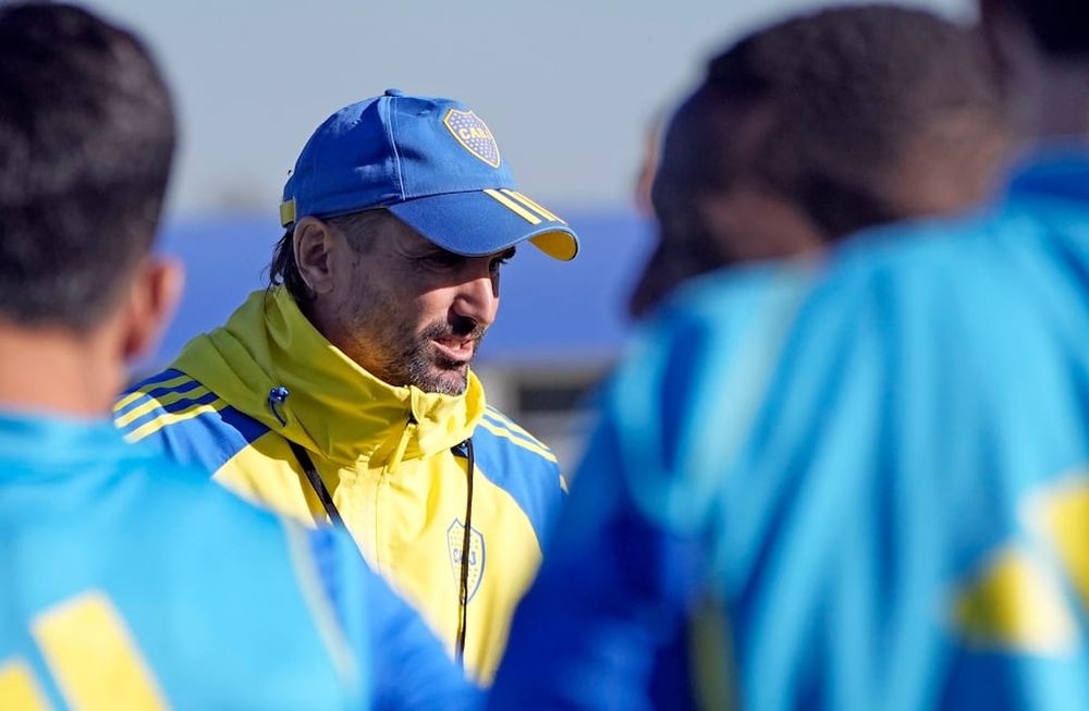 Diego Martínez y los problemas en la zaga central de Boca (Prensa Boca)