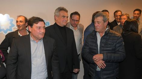 Los Andes | Omar Parisi, Agustín Rossi, Lucas Ilardo y Adolfo Bermejo, antes de la conferencia de prensa del jefe de gabinete nacional en la sede del PJ mendocino.