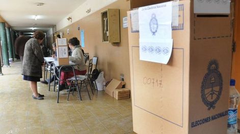 El país, está atrapado en un espinoso laberinto - Por Javier Álvarez