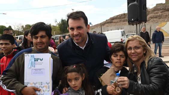 Godoy Cruz: 32 familias recibieron su casa en el barrio Villa Filiberto