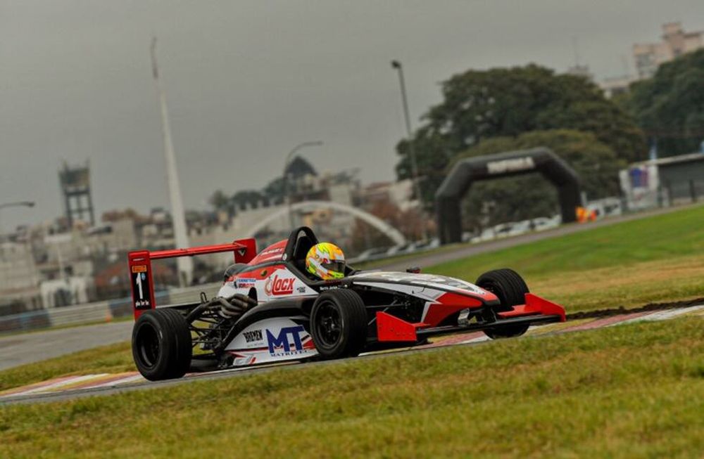 El piloto de Pinamar se impuso en la segunda prueba de la Fórmula Renault 2.0 en Buenos Aires.