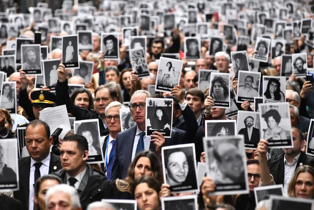 La comunidad judía recordó a las 85 víctimas del atentado terrorista.