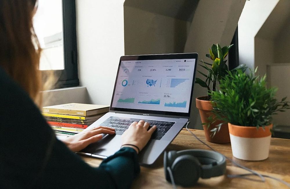 El IDC ha organizado una capacitación gratuita para comerciantes que quieran aprender sobre “E-commerce, IA y marketing: herramientas on-line para optimización de campañas, diseños y estrategias de segmentación de mercados”.