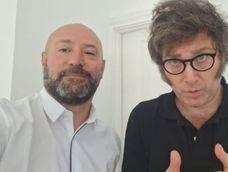 Diego Spagnuolo, titular de la Agencia Nacional de Discapacidad, junto a Javier Milei.