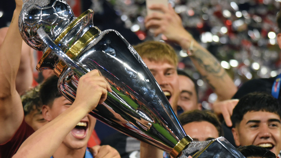 Un equipo argentino puede ganar hasta 13 trofeos en un año.
