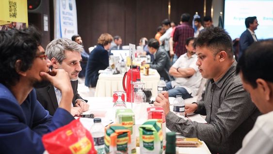 La misión comercial argentina en Bangladesh expuso productos locales y concretó reuniones de empresarios. Foto: Cancillería argentina