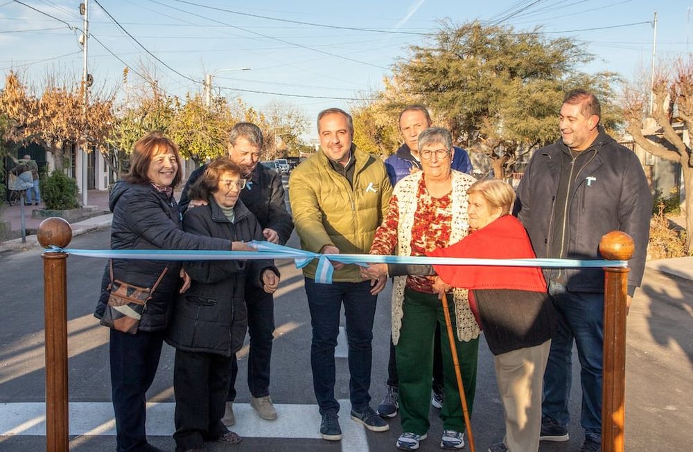 Stevanato continúa mejorando barrios de Maipú
