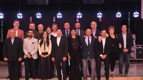 La foto de broche de oro del encuentro: Autoridades de ADERPE junto a representantes del Gobierno provincial: compromiso y agenda común para profundizar la articulación público-privada y el desarrollo industrial de Mendoza.